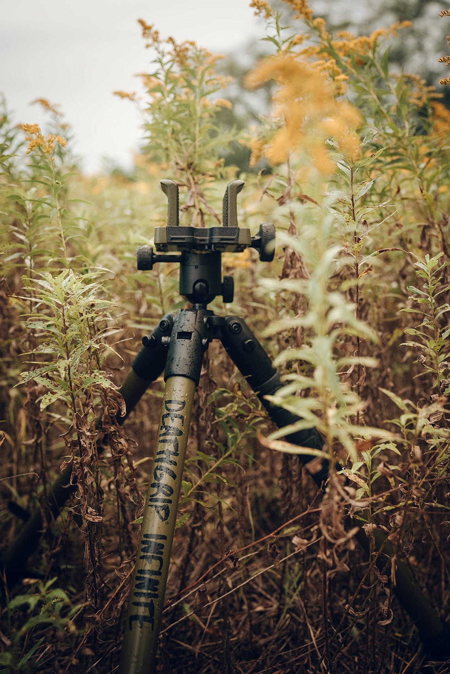 Heavy-Duty Camo Shooting Tripod – Aluminum Frame, 360° Clamp, Adjustable Legs, Bubble Level, Hands-Free Stability for Hunting